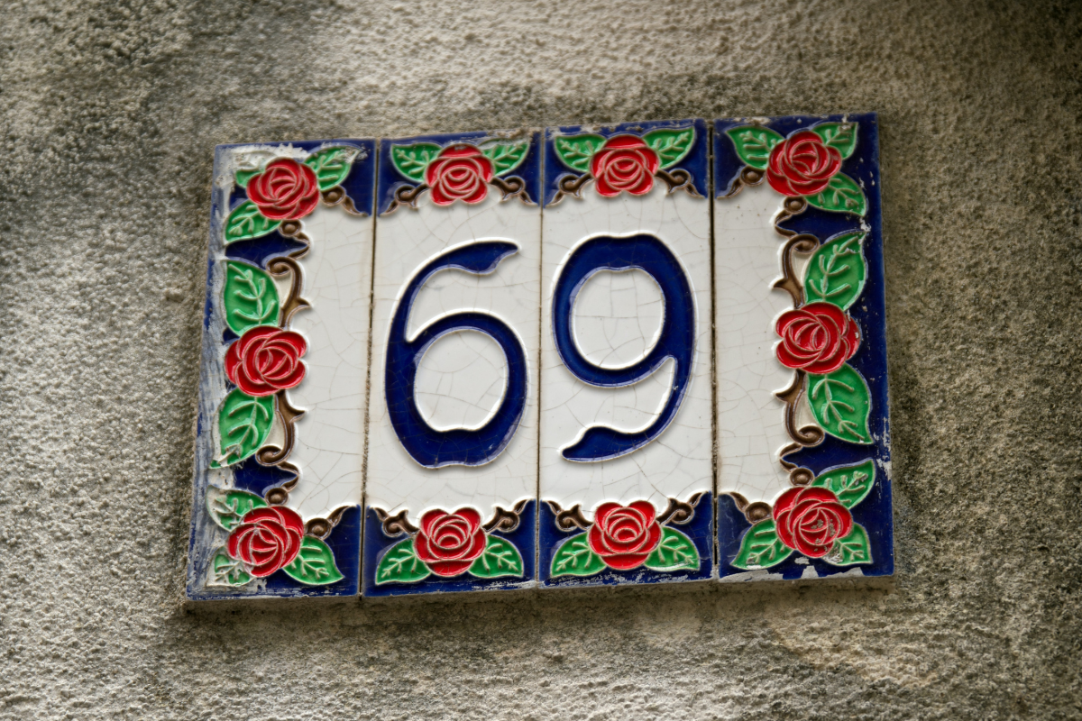  Anĝelo Numero 69: Signifo, Signifo, Manifestiĝo, Mono, Ĝemela Flamo kaj Amo